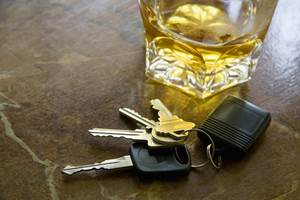 Starsi kierowcy gorzej sobie radzą po małej dawce alkoholu