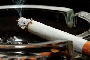 Palenie papierosów przyczyną większego kaca