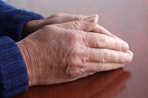 Drżenie rąk: emocje, a może choroba?