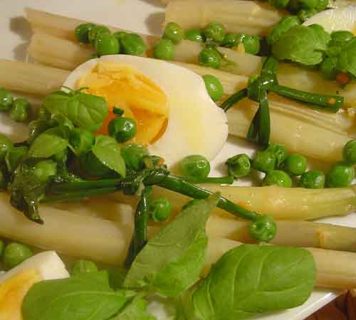 Szparagi z jajkami