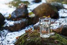 Krenoterapia – leczenie pitnymi wodami mineralnymi